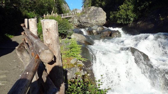 Die letzten Etappen ab der Clarahütte führen dich zu atemberaubenden Aufstiegen zum Umbalkees-Gletscher.