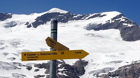 Auf dem Weg zum Rostocker Eck - Im Hintergrund die Westliche und Östliche Simonyspitze