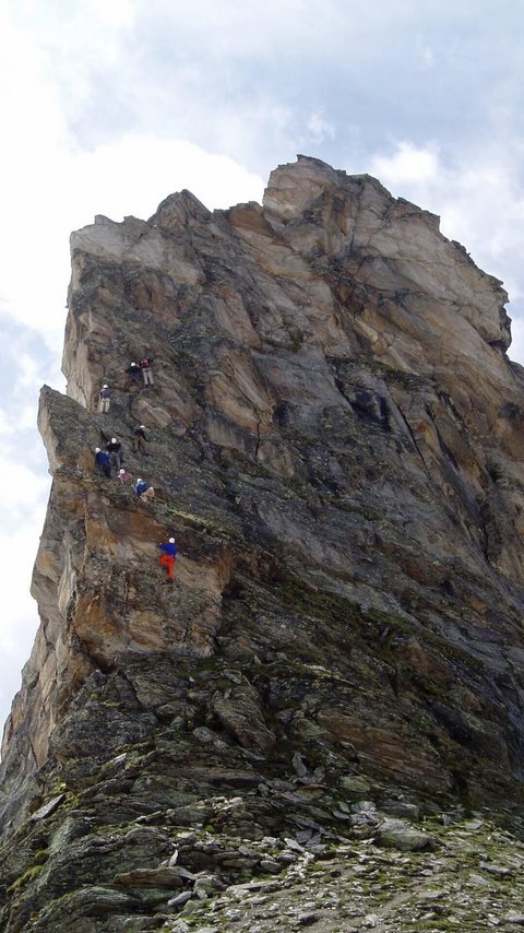 Der Gipfel ruft: Abenteuer am Klettersteig Türmljoch.