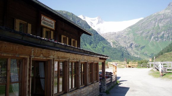 Das Venedigerhaus ist ein gemütliches Alpengasthaus auf 1.691 Metern Höhe