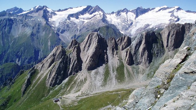 Die Kletterzeit beträgt je nach Variante rund eine Stunde.