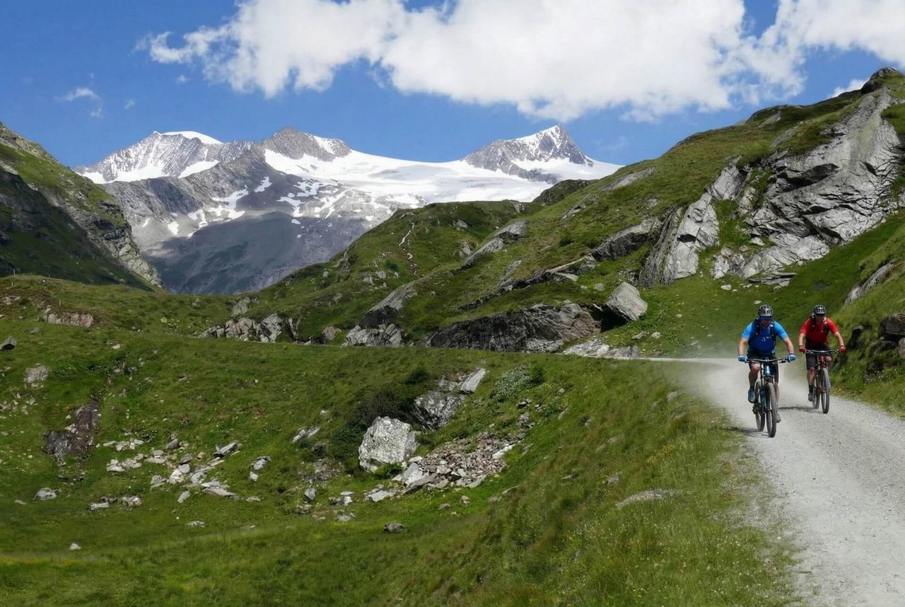 E-Biken zur Johannishütte in Osttirol.