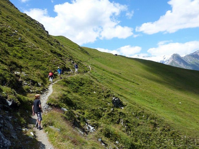 Lasörling Höhenweg – Von jeder Hütte aus hast Du die Möglichkeit direkt ins Tal abzusteigen. 