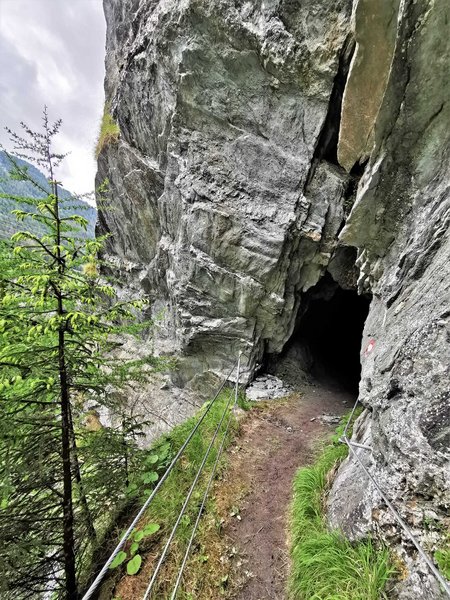 Wildromantische Felsformationen und Brückenstege in der Proßeggklamm Osttirol