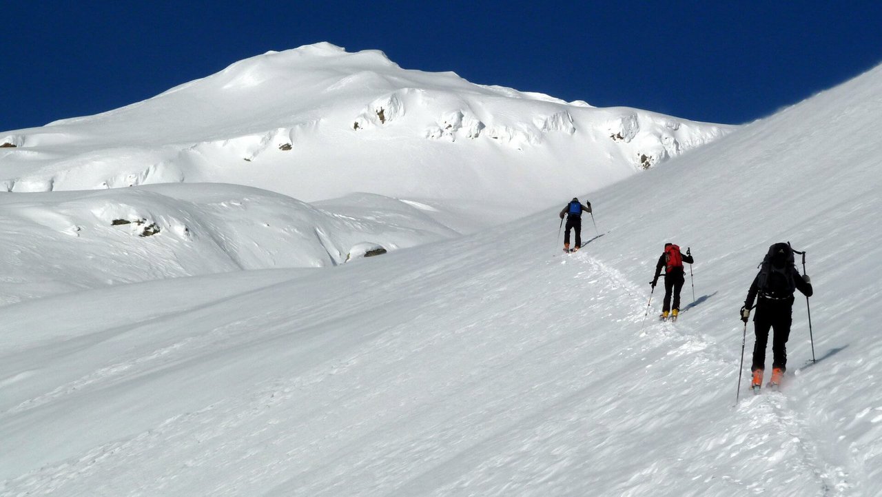 Ob Pistentouren in Skigebieten, leichte Touren in flacherem Gelände