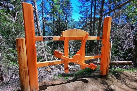 Wiegespiel – Balance mit Naturmaterialien herstellen | Bild: Bernhard Assmair