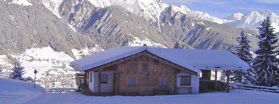 Schlittenfahren auf der Rodelbahn Würfelehütte im Virgental 