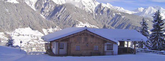 Schlittenfahren auf der Rodelbahn Würfelehütte im Virgental 