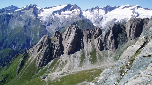 Die Sajathütte im Sajatkar Roter Säule 2.820 m