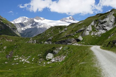 Noch einen Kilometer über den Dorferalmweg zur Johannishütte 2.121m