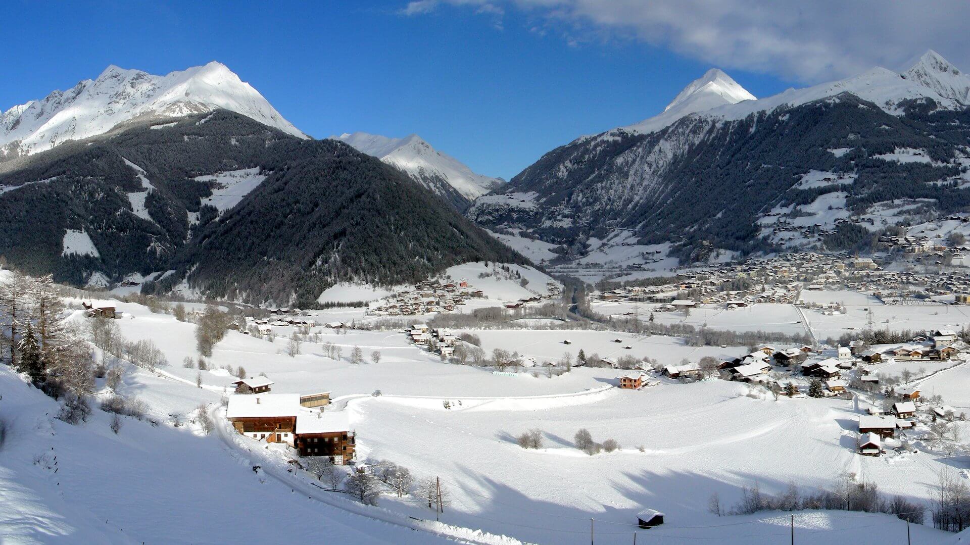Skifahren und Snowboarden im Winterurlaub
