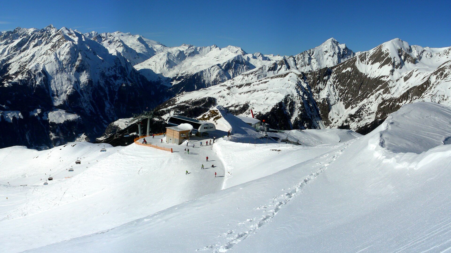 Winterurlaub im Großglockner Resort Kals-Matrei mit verschneiter Berglandschaft