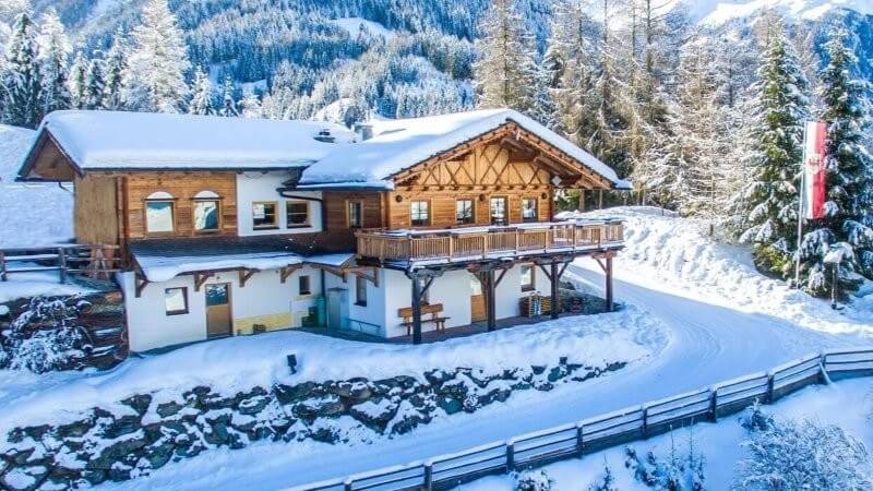 Winterliche Würfelehütte in Virgen Osttirol