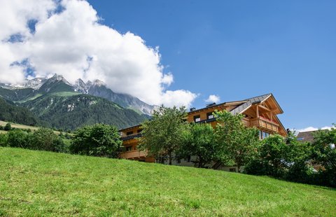 Binter Apartments****