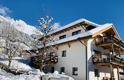 Bacher Apartments****