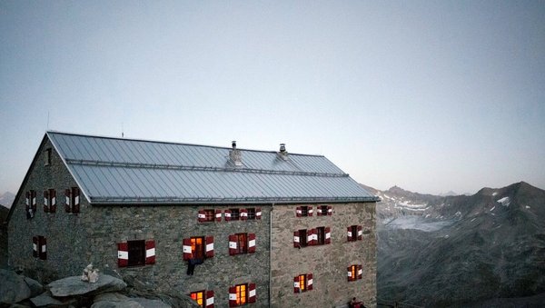 Neue Prager Hütte 2.796m