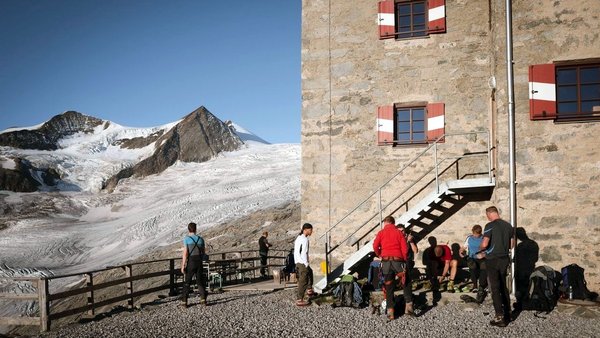 Neue Prager Hütte 2.796m