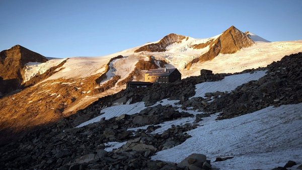 Neue Prager Hütte 2.796m