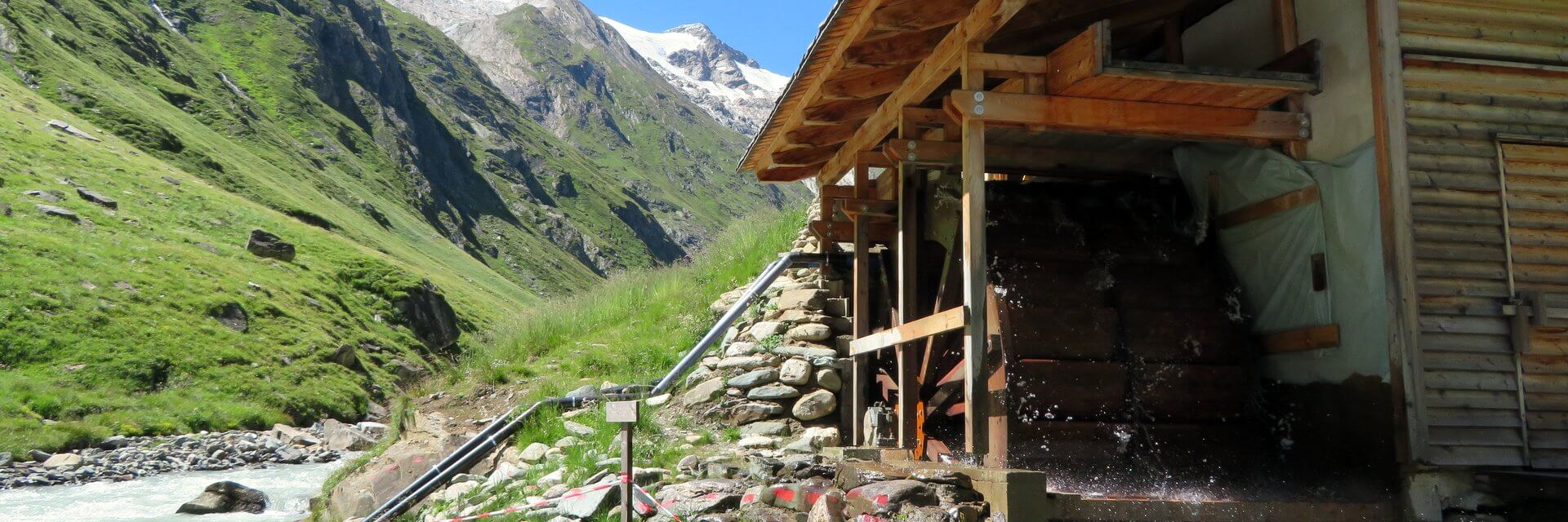 Wasserrad zur Stromerzeugung an der Clarahütte im Umbaltal